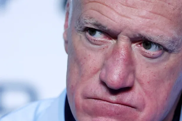 ديشان مدرب منتخب فرنسا (رويترز)