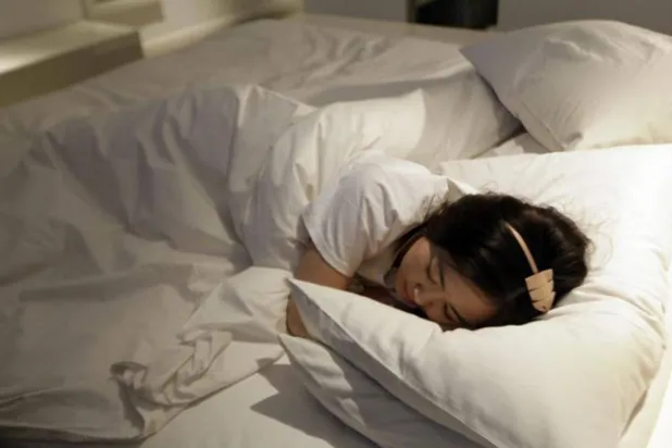 نقضي ما يقرب من ثلث حياتنا في النوم ومع ذلك لا يزال كثير منا لا يعرف كيفية فعل ذلك بشكل صحيح (أرشيفية - رويترز)