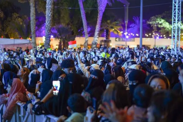 حضور كبير استمر منذ انطلاقة الفعاليات (الشرق الأوسط)