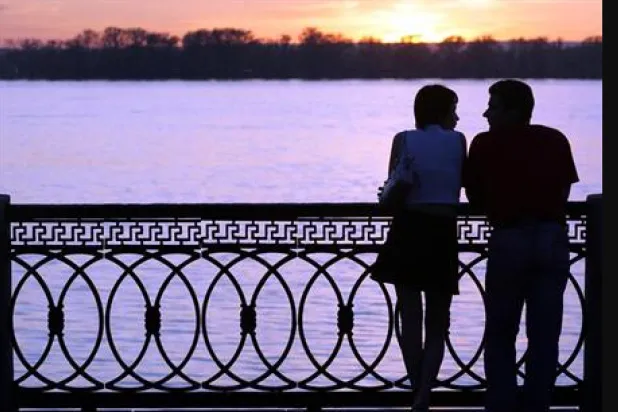 عندما لا يتحدث الناس بطرق ناضجة فإنهم مع مرور الوقت يصبحون عدائيين (رويترز)