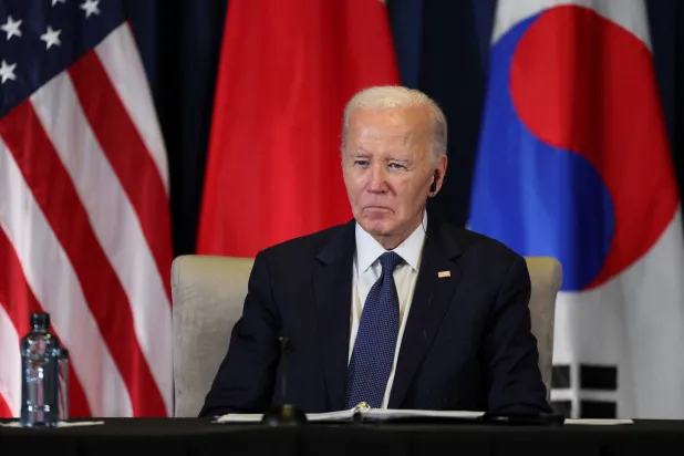 الرئيس الأميركي جو بايدن خلال قمة التعاون الاقتصادي لآسيا والمحيط الهادئ (آبيك) في ليما - بيرو 15 نوفمبر 2024 (رويترز)