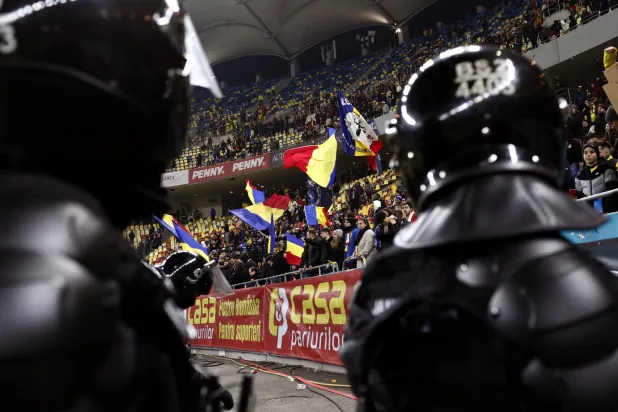 استمر العداء بين كوسوفو وصربيا منذ الحرب بين القوات الصربية والمتمردين الألبان (إ.ب.أ)