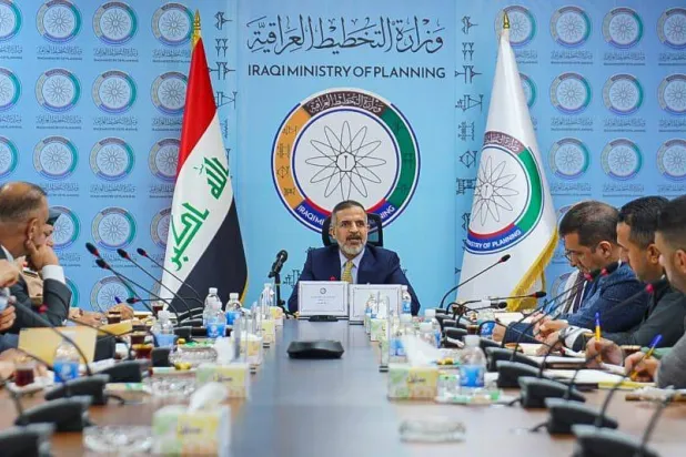 وزير التخطيط محمد تميم خلال ترؤسه اجتماعاً لخلية التعداد السكاني (إعلام وزارة التخطيط)