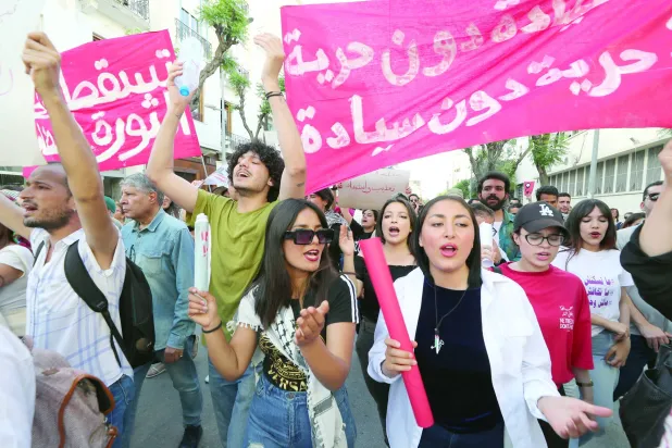 مظاهرة نظمها حقوقيون تونسيون ضد التضييق على الحريات (أرشيفية - إ.ب.أ)