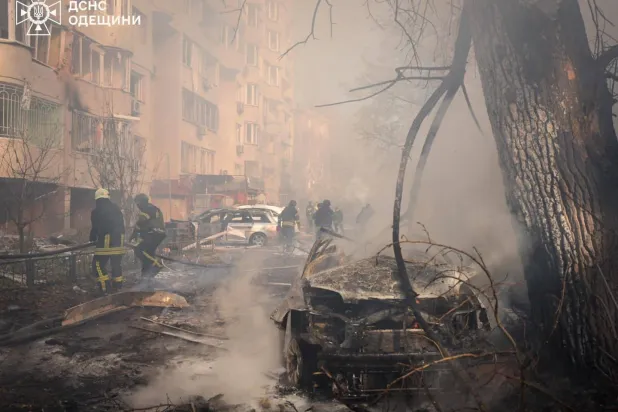 جانب من الدمار الذي أحدثته ضربة صاروخية روسية على أوديسا الأوكرانية (رويترز)