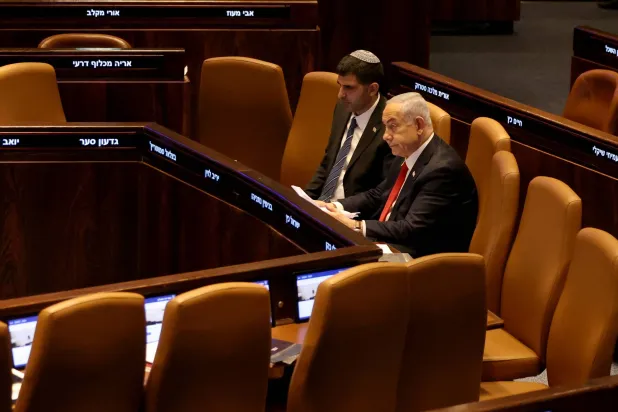 بنيامين نتنياهو في الكنيست الاثنين (رويترز)