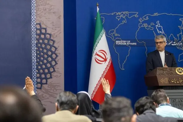 بقائي خلال مؤتمر صحافي في طهران (إيسنا) 