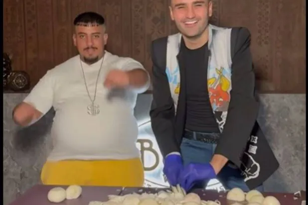 الشيف بوراك في أحد المقاطع الدعائية  (صفحته على فيسبوك)