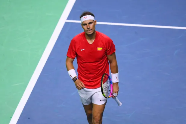 الأسطورة الإسباني رافاييل نادال يقترب من توديع الملاعب (أ.ف.ب)