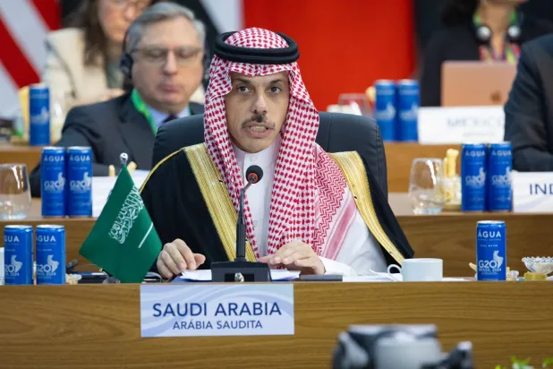 الأمير فيصل بن فرحان وزير الخارجية السعودي خلال إلقائه كلمته في الجلسة الثالثة لقمة دول مجموعة العشرين (واس)