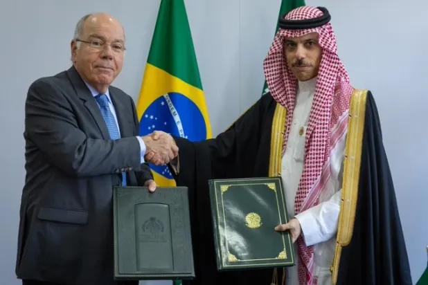 وزير الخارجية السعودي ونظيره البرازيلي خلال إعلان الاتفاقية (واس)