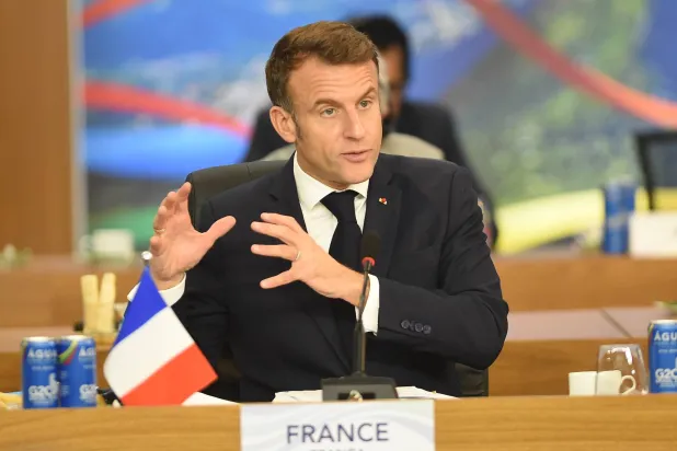 الرئيس الفرنسي إيمانويل ماكرون متحدثاً في ريو دي جانيرو (د.ب.أ)