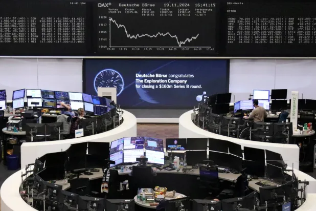 مخطط مؤشر أسعار الأسهم الألمانية «داكس» في بورصة «فرانكفورت» (رويترز)