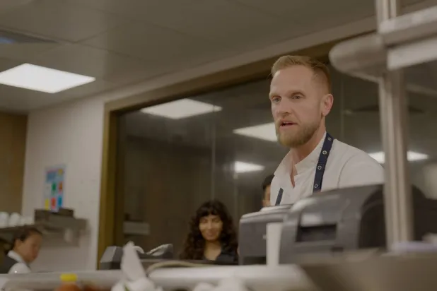 الشيف الأميركي براين بيكير (الشرق الأوسط)