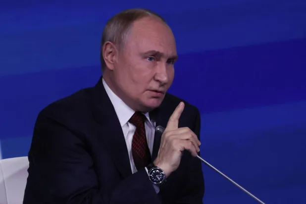 Putin, Rus nükleer doktrininin güncellenmiş versiyonunu imzaladı (Reuters)