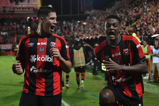 النادي يريد من «فيفا» تطبيق القاعدة التي تحظر على الأندية التي تنتمي لمالك واحد من المشاركة في البطولة (أ.ف.ب)