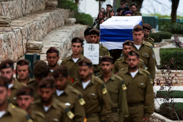 «كتائب القسام» تعلن أن مقاتليها تمكنوا من قتل 15 جندياً إسرائيلياً في اشتباك ببلدة بيت لاهيا (رويترز)