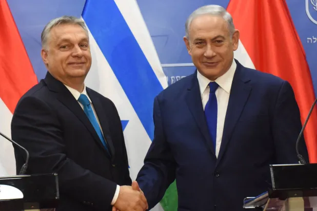 رئيس الوزراء المجري فيكتور أوربان ورئيس الوزراء الإسرائيلي بنيامين نتنياهو في القدس... 19 يوليو 2018 (أ.ف.ب)