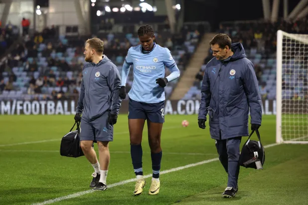 مهاجِمة مانشستر سيتي خديجة شو تألقت ضد هاماربي (إ.ب.أ)