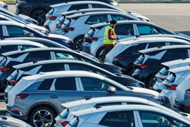 صادرات السيارات الألمانية إلى أميركا في قلب التأزم المحتمل مع ترمب (أ ف ب)