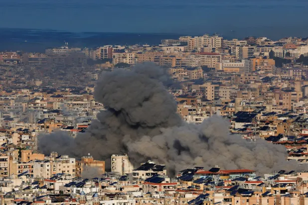 جانب من الغارات الإسرائيلية على الضاحية الجنوبية في بيروت (رويترز)