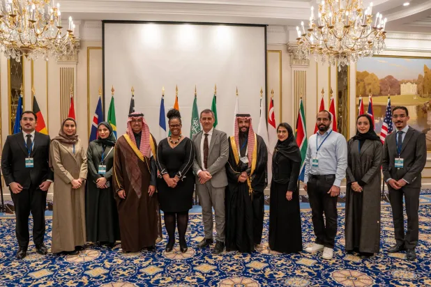 مسؤولون بوزارة الطاقة السعودية بعد الإعلان عن الانضمام لمبادرة الشراكة الدولية لتعزيز اقتصاد الهيدروجين (وزارة الطاقة السعودية)