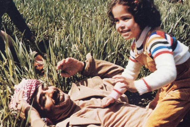 صدام مع ابنته حلا في صورة غير مؤرخة (غيتي)