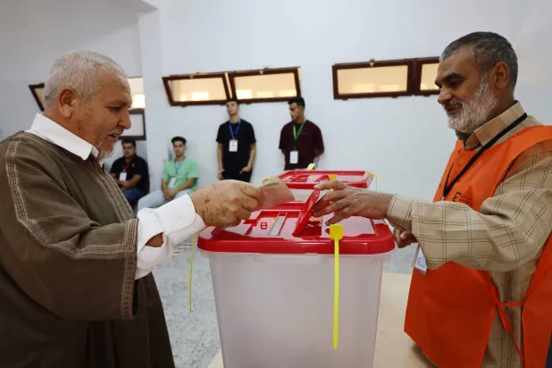 المفوضية العليا للانتخابات حسمت الجدل حول موعد إعلانها نتائج المرحلة الأولى من الانتخابات البلدية (أ.ف.ب)