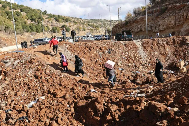 
یکی از جاده های بادیه شام (صحرای شام) منتهی به تدمر و دیر الزور (آرشیو- رویترز)