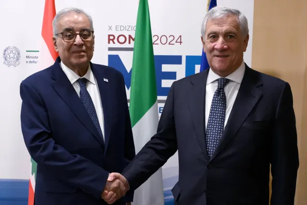 وزير الخارجية اللبناني عبد الله بوحبيب مع نظيره الإيطالي أنطونيو تاجاني في مؤتمر «حوار روما المتوسطي»... (إ ب أ)