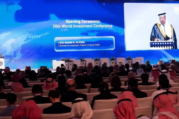 المهندس خالد الفالح خلال كلمته الافتتاحية بمؤتمر الاستثمار العالمي في نسخته الثامنة والعشرين المنعقد بالرياض (الشرق الأوسط)