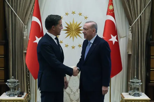 إردوغان خلال استقباله الأمين العام لحلف «الناتو» مارك روته بالقصر الرئاسي في أنقرة الاثنين (الرئاسة التركية)