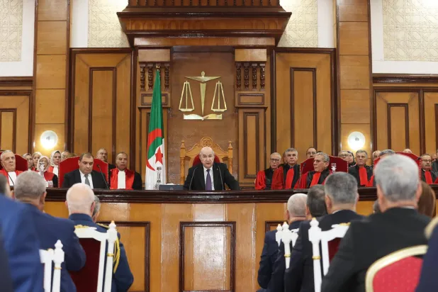 تبون يلقي خطاباً أمام القضاة (الرئاسة)