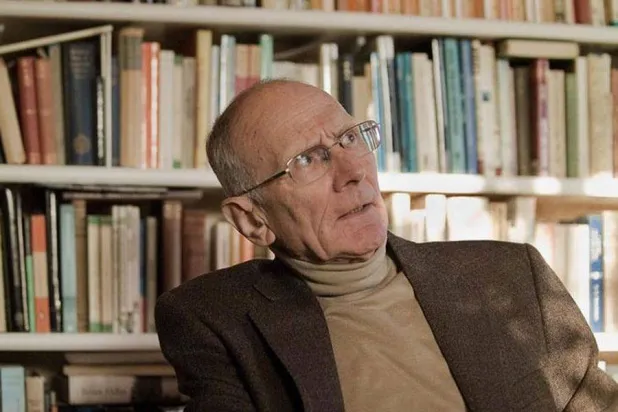 رحلة مع الشعر عبر الأزمنة والأمكنة