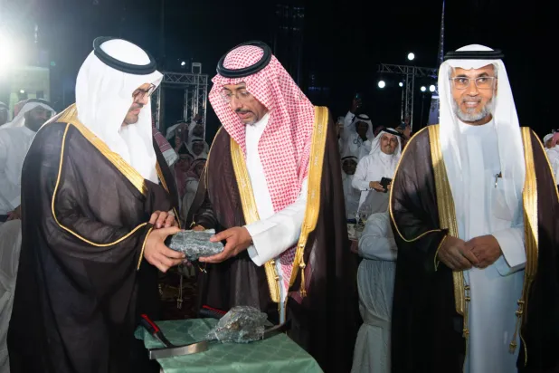 الأمير سعود ووزير الصناعة خلال حفل الهيئة (إمارة منطقة مكة المكرمة)