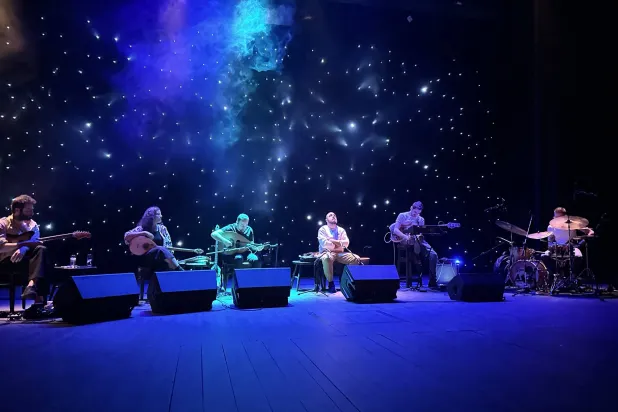 مقابل الصدمة والاهتزاز واليأس... موسيقى ونغمات وأمل (مترو المدينة)