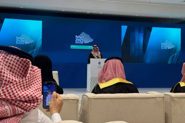 وزير المالية السعودي في مؤتمره الصحافي (الشرق الأوسط)