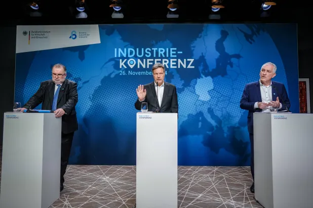 وزير الاقتصاد الألماني روبرت هابيك يتحدث قبل «مؤتمر الصناعة 2024» (د.ب.أ)