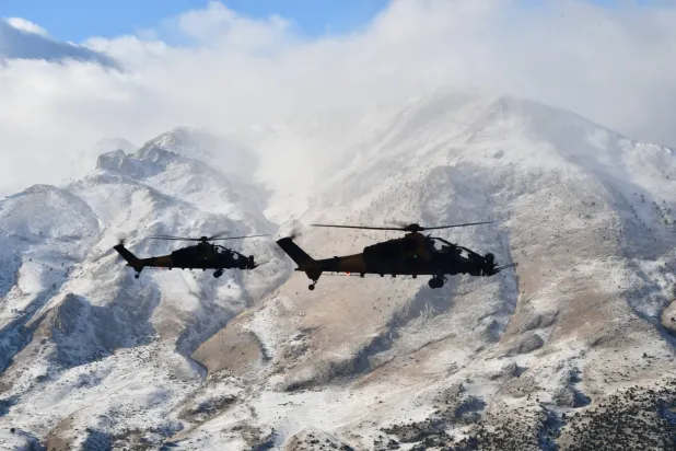 مروحيتان حربيتان تركيتان تشاركان في قصف مواقع لـ«العمال الكردستاني» شمال العراق (أرشيفية - وزارة الدفاع التركية)