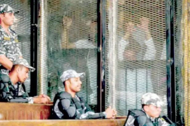 محاكمة سابقة لمتهمين من «الإخوان» في أحداث عنف بمصر (أ.ف.ب)