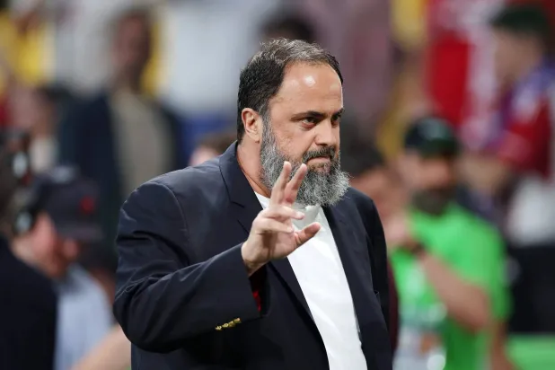 إيفانجيلوس ماريناكيس رئيس نادي أولمبياكوس (الشرق الأوسط)