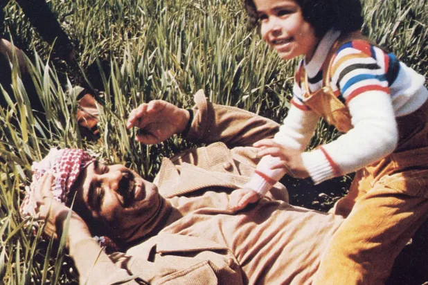 صدام همراه با دخترش حلا در عکسی بدون تاریخ (گتی)