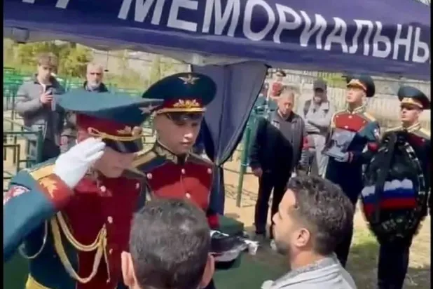 Honoring a Yemeni fighter in the ranks of the Russian forces (local media)