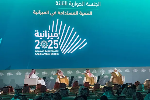 جانب من الجلسة الحوارية في «ملتقى ميزانية 2025» بالرياض (الشرق الأوسط)