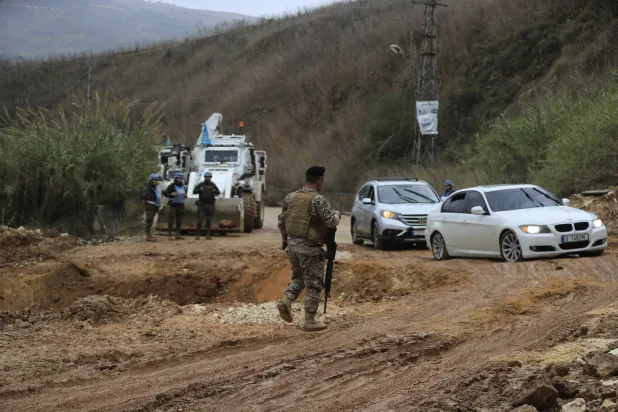 الجيش اللبناني يعلن تعزيز انتشاره جنوب الليطاني بالتنسيق مع «اليونيفيل» (أ.ب)