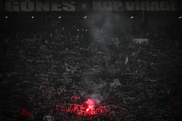 عُوقب نادي أولمبيك مرسيليا بغلق ملعبه لمباراة واحدة مع إيقاف التنفيذ (أ.ف.ب)