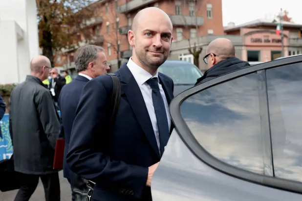 وزير الخارجية الفرنسي جان نويل بارو (رويترز)