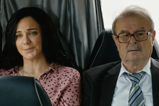 عبد اللطيف عبد الحميد وسُلاف فواخرجي في «سلمى» (المؤسسة العامة للسينما)
