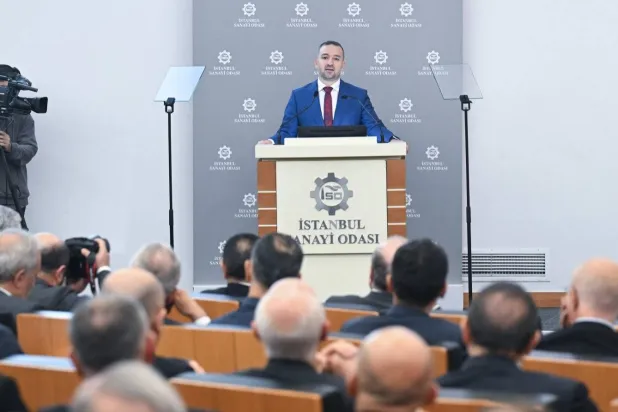 رئيس البنك المركزي التركي فاتح كارهان متحدثاً خلال اجتماع الجمعية العمومية لغرفة صناعة إسطنبول (إعلام تركي)