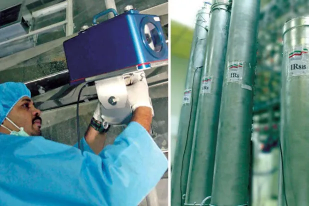 مفتش من «الطاقة الذرية» يركّب كاميرات للمراقبة في منشأة «نطنز» في 8 أغسطس (أ.ب)